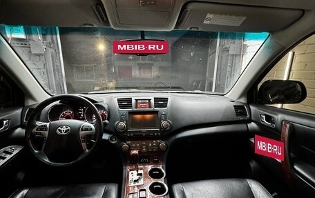 Toyota Highlander III, 2011 год, 1 900 000 рублей, 14 фотография