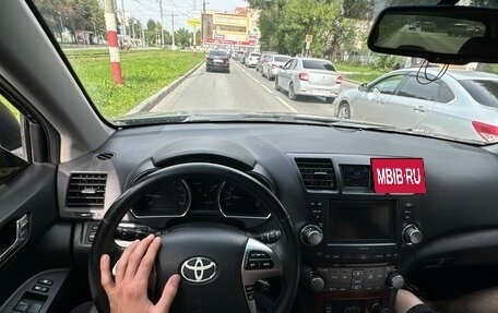 Toyota Highlander III, 2011 год, 1 900 000 рублей, 18 фотография