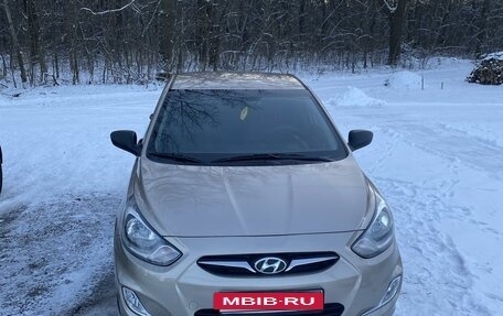 Hyundai Solaris II рестайлинг, 2013 год, 720 000 рублей, 2 фотография