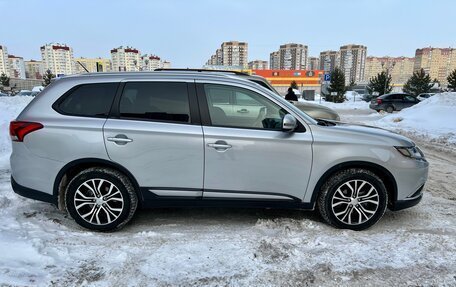 Mitsubishi Outlander III рестайлинг 3, 2016 год, 2 580 000 рублей, 14 фотография