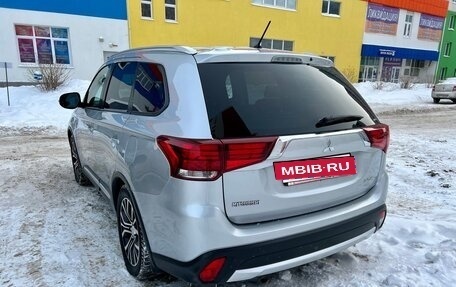 Mitsubishi Outlander III рестайлинг 3, 2016 год, 2 580 000 рублей, 16 фотография