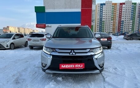 Mitsubishi Outlander III рестайлинг 3, 2016 год, 2 580 000 рублей, 9 фотография