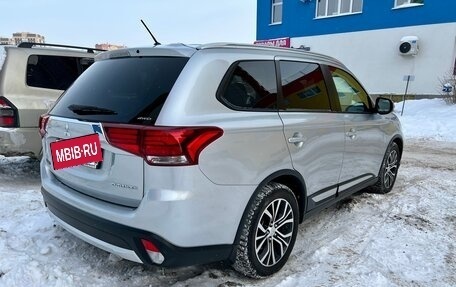 Mitsubishi Outlander III рестайлинг 3, 2016 год, 2 580 000 рублей, 17 фотография