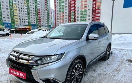 Mitsubishi Outlander III рестайлинг 3, 2016 год, 2 580 000 рублей, 15 фотография