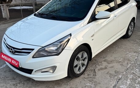 Hyundai Solaris II рестайлинг, 2015 год, 1 050 000 рублей, 2 фотография