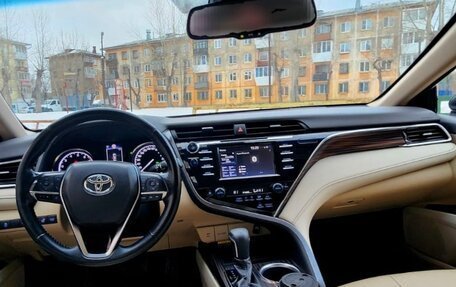 Toyota Camry, 2019 год, 3 200 000 рублей, 10 фотография