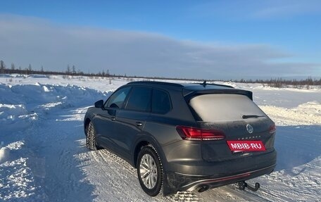 Volkswagen Touareg III, 2018 год, 4 700 000 рублей, 2 фотография