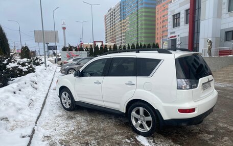 Mitsubishi Outlander III рестайлинг 3, 2011 год, 2 000 000 рублей, 2 фотография