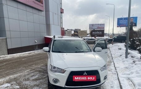 Mitsubishi Outlander III рестайлинг 3, 2011 год, 2 000 000 рублей, 3 фотография