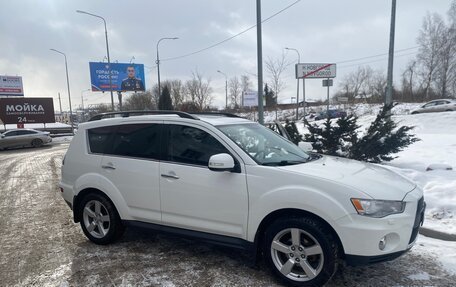 Mitsubishi Outlander III рестайлинг 3, 2011 год, 2 000 000 рублей, 4 фотография