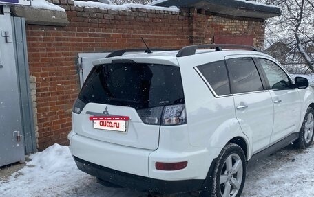 Mitsubishi Outlander III рестайлинг 3, 2011 год, 2 000 000 рублей, 17 фотография