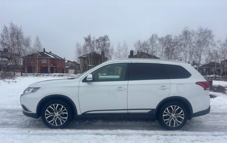 Mitsubishi Outlander III рестайлинг 3, 2017 год, 2 200 000 рублей, 4 фотография