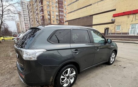 Mitsubishi Outlander III рестайлинг 3, 2014 год, 2 050 000 рублей, 4 фотография