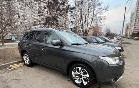 Mitsubishi Outlander III рестайлинг 3, 2014 год, 2 050 000 рублей, 3 фотография