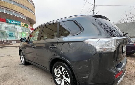 Mitsubishi Outlander III рестайлинг 3, 2014 год, 2 050 000 рублей, 6 фотография