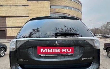 Mitsubishi Outlander III рестайлинг 3, 2014 год, 2 050 000 рублей, 5 фотография