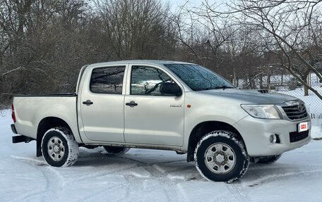 Toyota Hilux VII, 2013 год, 1 950 000 рублей, 2 фотография