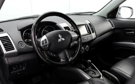 Mitsubishi Outlander III рестайлинг 3, 2011 год, 1 458 000 рублей, 13 фотография