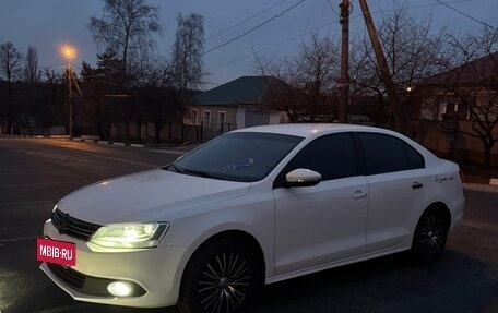 Volkswagen Jetta VI, 2011 год, 800 000 рублей, 3 фотография