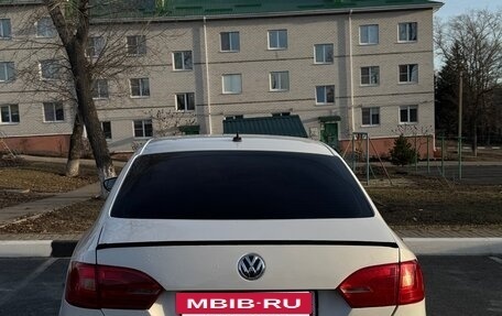 Volkswagen Jetta VI, 2011 год, 800 000 рублей, 7 фотография