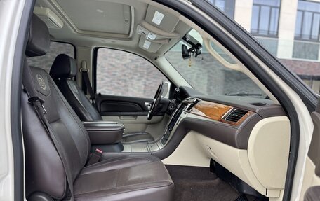 Cadillac Escalade III, 2012 год, 2 590 000 рублей, 14 фотография