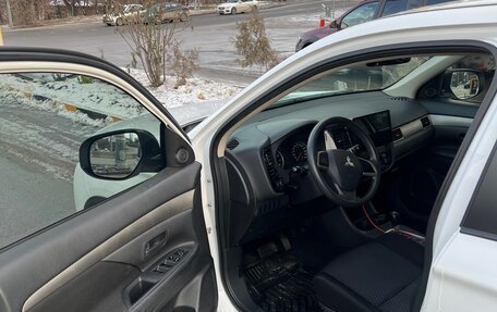 Mitsubishi Outlander III рестайлинг 3, 2014 год, 1 990 000 рублей, 6 фотография