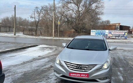 Hyundai Sonata VI, 2010 год, 1 100 000 рублей, 1 фотография