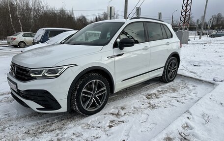 Volkswagen Tiguan II, 2021 год, 4 560 000 рублей, 2 фотография