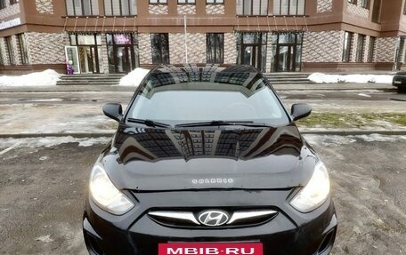 Hyundai Solaris II рестайлинг, 2013 год, 850 000 рублей, 5 фотография