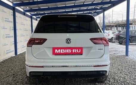 Volkswagen Tiguan II, 2018 год, 2 899 000 рублей, 4 фотография