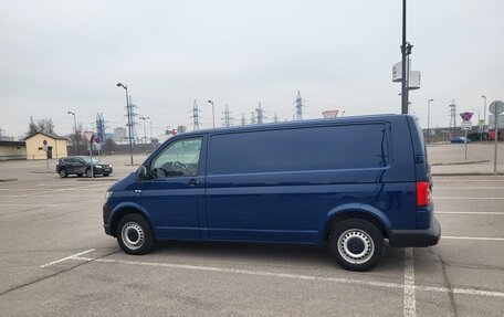 Volkswagen Transporter T6 рестайлинг, 2019 год, 3 600 000 рублей, 6 фотография