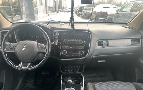 Mitsubishi Outlander III рестайлинг 3, 2018 год, 1 799 000 рублей, 9 фотография