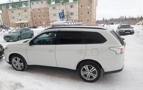 Mitsubishi Outlander III рестайлинг 3, 2013 год, 1 780 000 рублей, 3 фотография