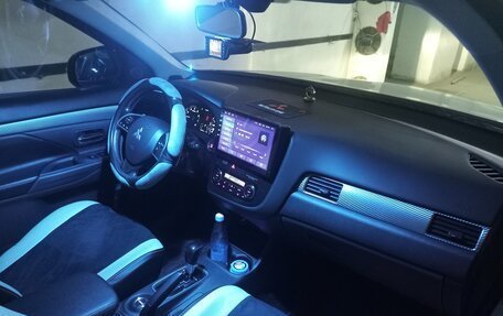 Mitsubishi Outlander III рестайлинг 3, 2013 год, 1 780 000 рублей, 6 фотография