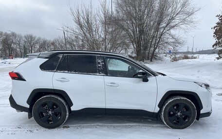 Toyota RAV4, 2021 год, 3 600 000 рублей, 4 фотография