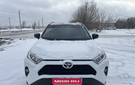 Toyota RAV4, 2021 год, 3 600 000 рублей, 2 фотография