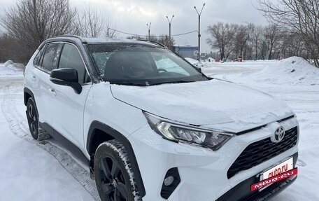 Toyota RAV4, 2021 год, 3 600 000 рублей, 3 фотография