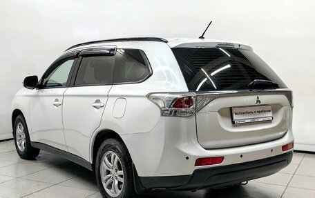 Mitsubishi Outlander III рестайлинг 3, 2013 год, 1 398 000 рублей, 2 фотография