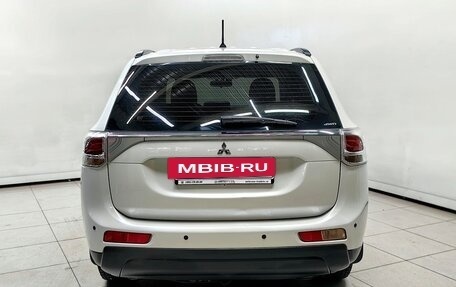 Mitsubishi Outlander III рестайлинг 3, 2013 год, 1 398 000 рублей, 4 фотография