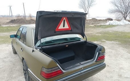 Mercedes-Benz E-Класс, 1994 год, 699 000 рублей, 6 фотография