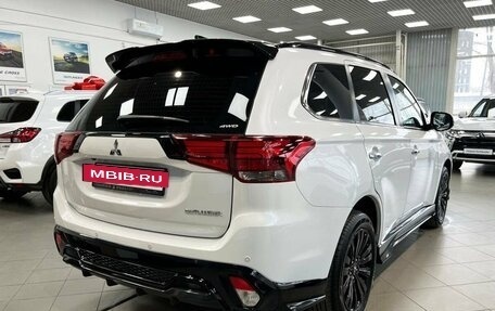 Mitsubishi Outlander III рестайлинг 3, 2022 год, 4 199 000 рублей, 5 фотография