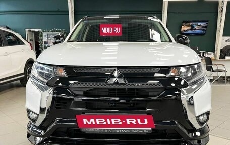 Mitsubishi Outlander III рестайлинг 3, 2022 год, 4 199 000 рублей, 2 фотография