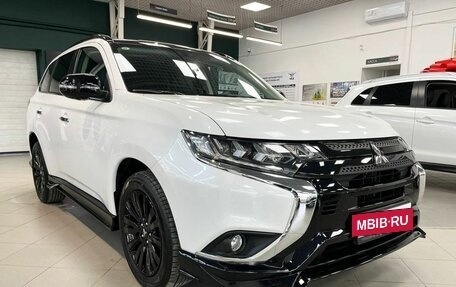 Mitsubishi Outlander III рестайлинг 3, 2022 год, 4 199 000 рублей, 3 фотография