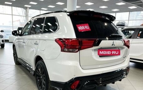 Mitsubishi Outlander III рестайлинг 3, 2022 год, 4 199 000 рублей, 7 фотография