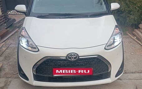 Toyota Sienta II, 2019 год, 1 800 000 рублей, 2 фотография