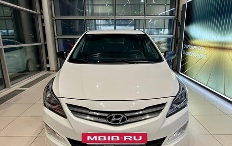 Hyundai Solaris II рестайлинг, 2015 год, 1 150 000 рублей, 2 фотография