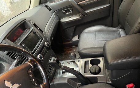 Mitsubishi Pajero IV, 2013 год, 2 200 000 рублей, 2 фотография