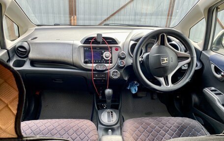 Honda Fit III, 2011 год, 830 000 рублей, 12 фотография