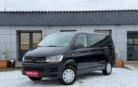 Volkswagen Caravelle T6 рестайлинг, 2016 год, 2 910 000 рублей, 1 фотография