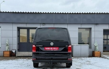 Volkswagen Caravelle T6 рестайлинг, 2016 год, 2 910 000 рублей, 6 фотография